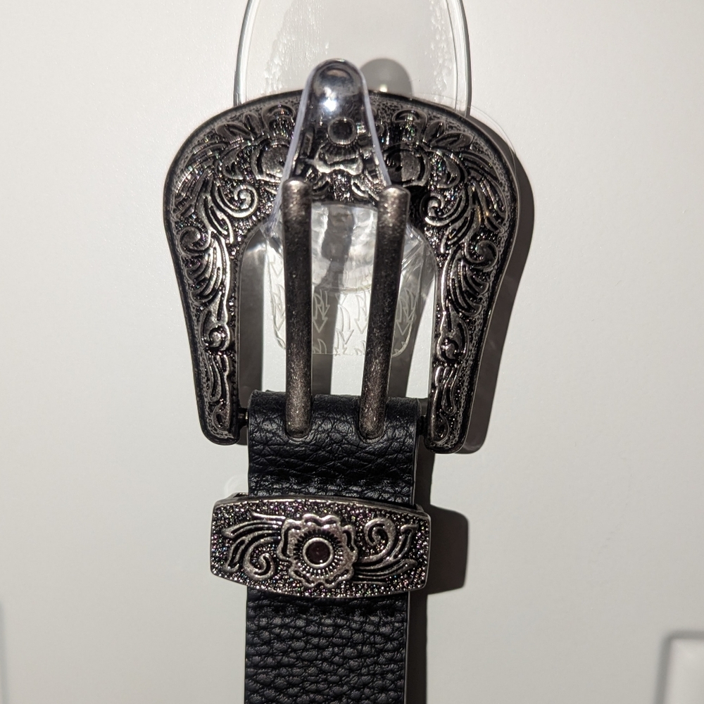 Black and silver buckle women's medium belt